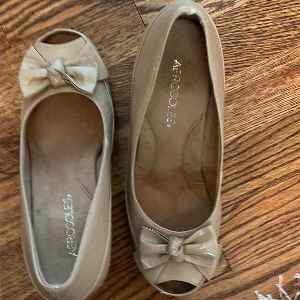 AEROSOLES Women's Beige Peep Toe wedges with Bow